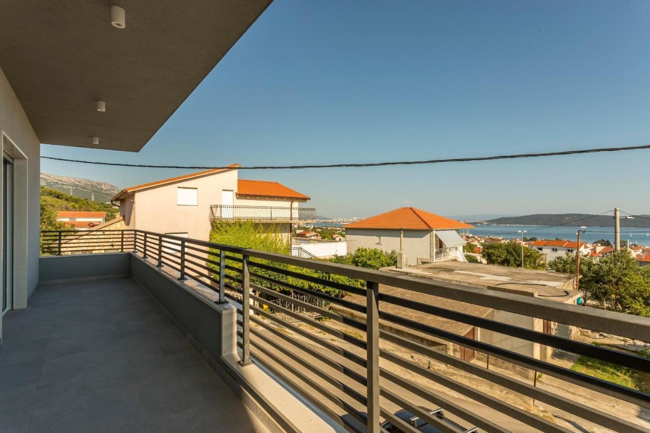 Family Friendly Apartments With A Swimming Pool Kastel Kambelovac, Kastela - 18117 Exterior foto